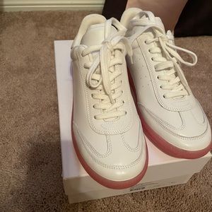 Isabel Marant
Bryvee Leather Sneakers sz 39
